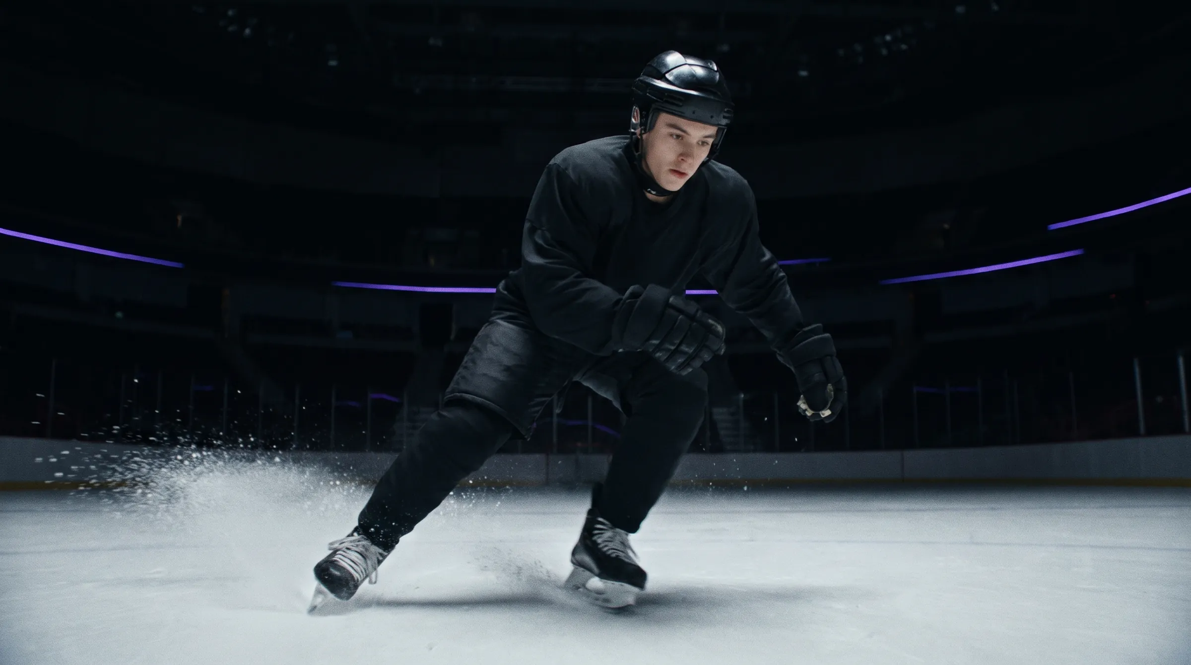 Skater driving toward the camera in a crossover stride